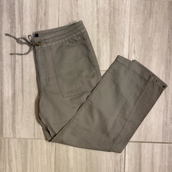 American Eagle Outfitters Pants - American Eagle Gray Cropped Pants with Pockets